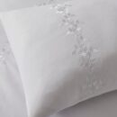 drap brodé B-A09