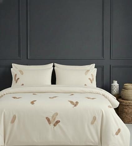 Parure housse de couette brodée satin de coton Plumes Dorées Écru – HB-R19