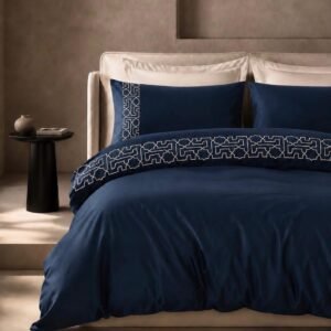 Parure housse de couette brodée satin de coton Arabesque Bleu Marine HB-R8 – lit
