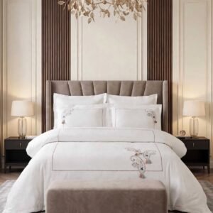 Parure housse de couette brodée satin de coton blanc Cachemire à Pompons HB-R14 – lit