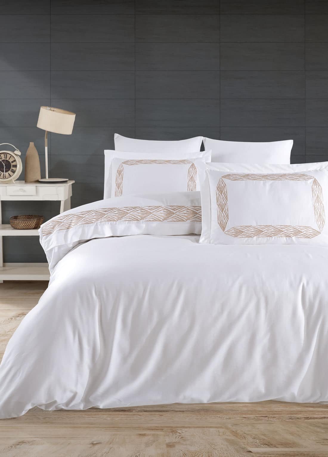 Parure housse de couette brodée satin de coton blanc Losanges Dorés HB-R26 – lit