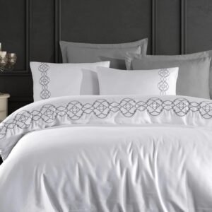 Parure housse de couette brodée satin de coton blanc Médaillons gris HB-R24 – lit