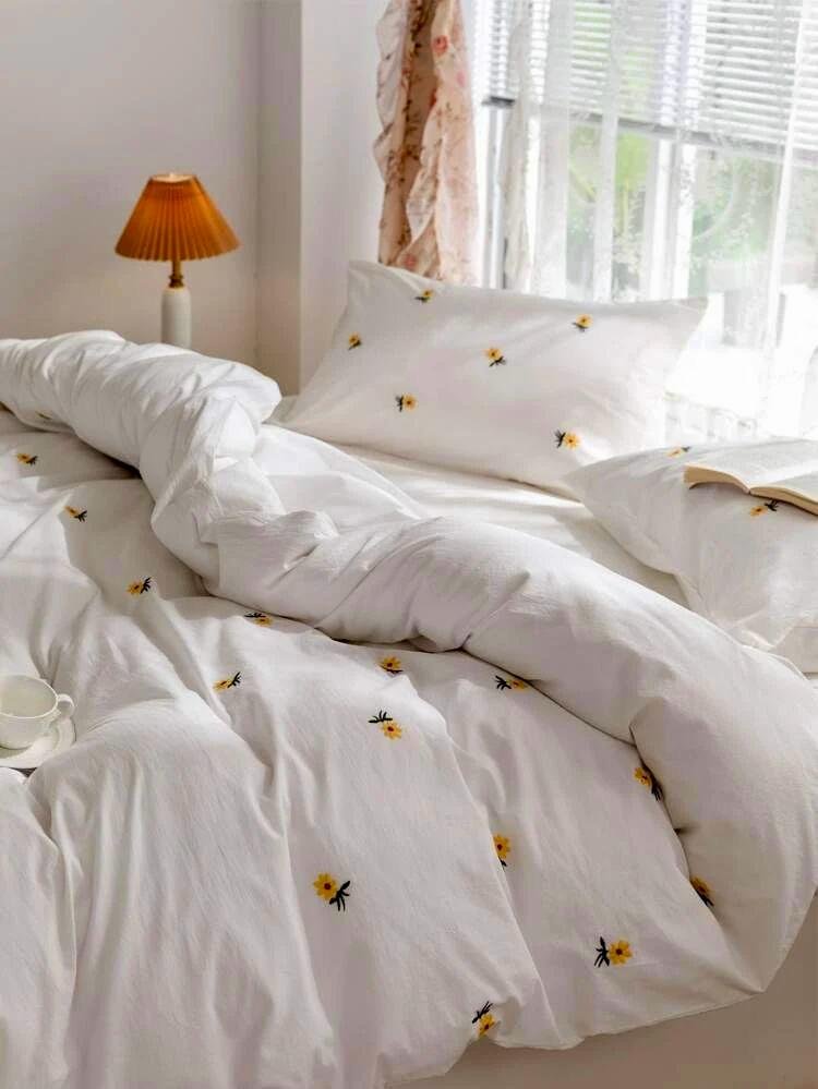 Parure housse de couette brodée Petites Marguerites blanc fleurs jaunes – HB-R21