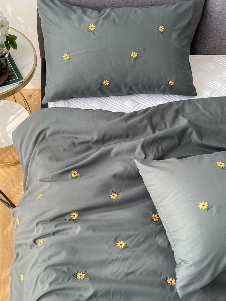 Parure housse de couette brodée Petites Marguerites gris fleurs jaunes – HB-R21