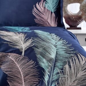Broderie plumes roses, turquoise et beiges sur satin de coton bleu nuit – HB-R13