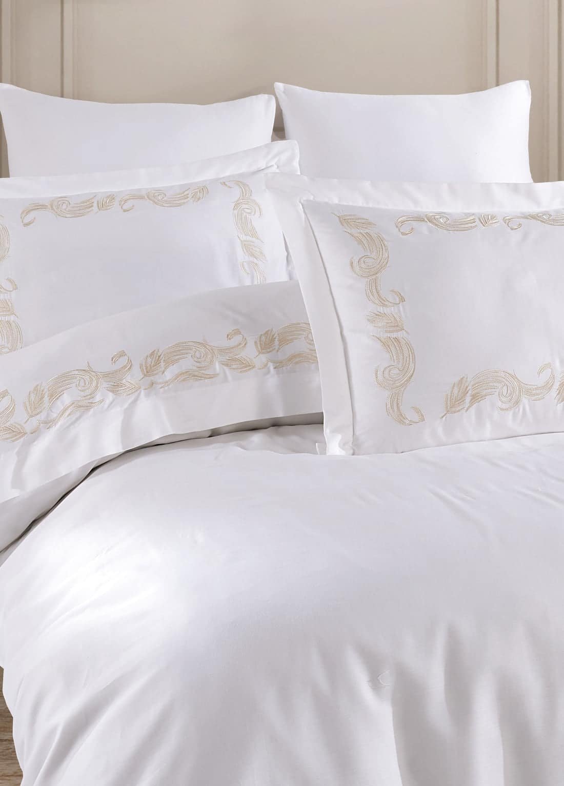 Taies et housse brodées volutes dorées satin de coton blanc – HB-R25